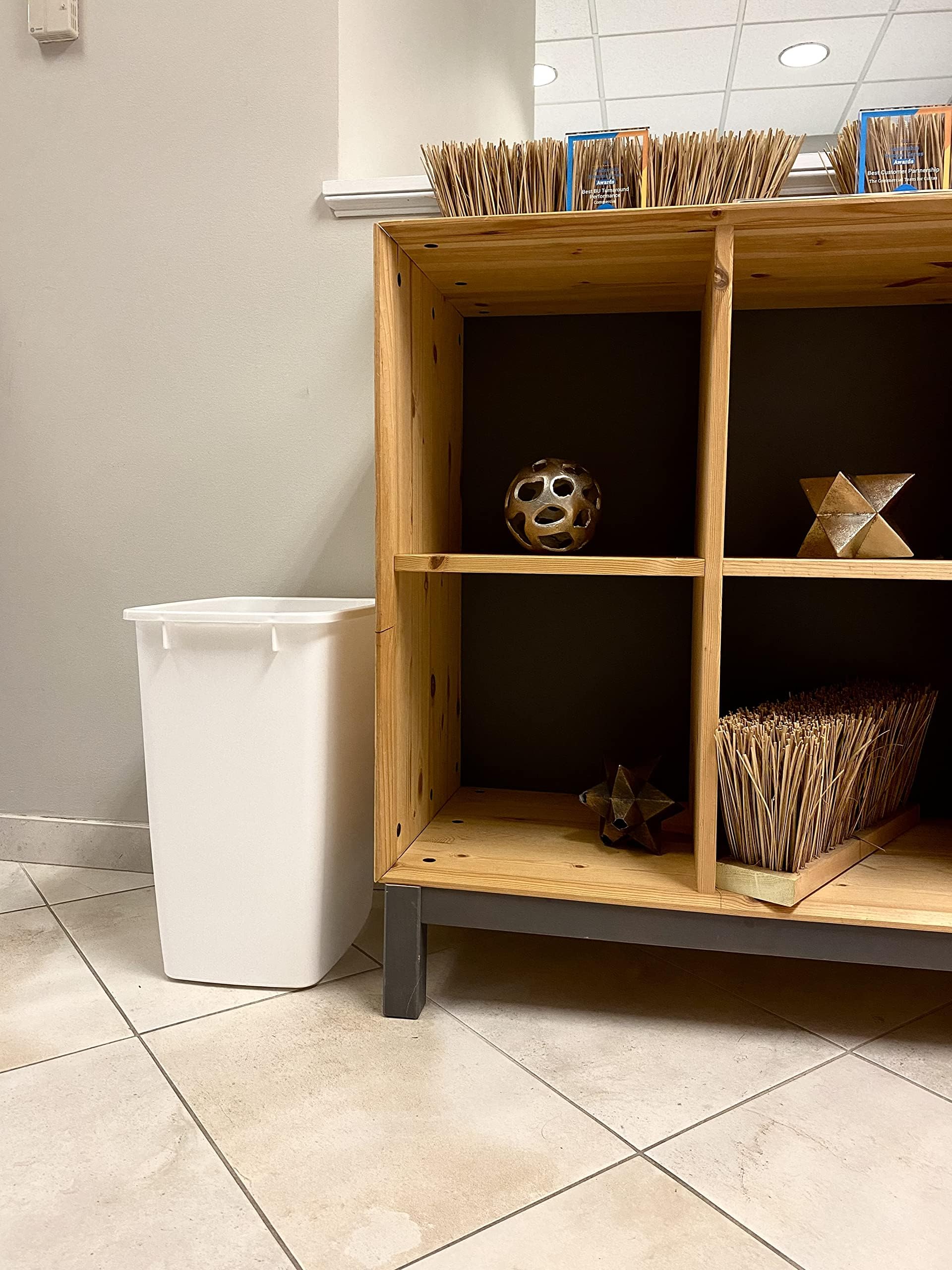 Rubbermaid Small Kitchen Bathroom Trash Can, 9 Gallons, White, Waste Basket for Under Counter/Kitchen/Office/Bedroom/Bathroom - Image 5